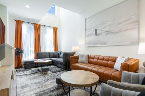 Broadway House | Squire - Prime Location with View & Parking