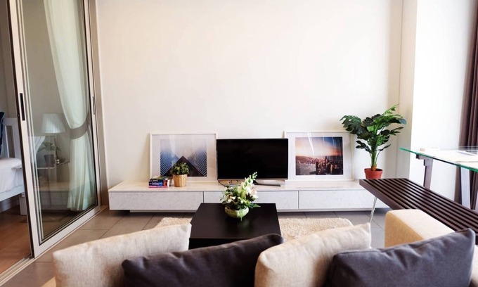 Samsen Nai Condo | [SR 2.5] 2BR FUTURISTIC @ BTS, Bangkok