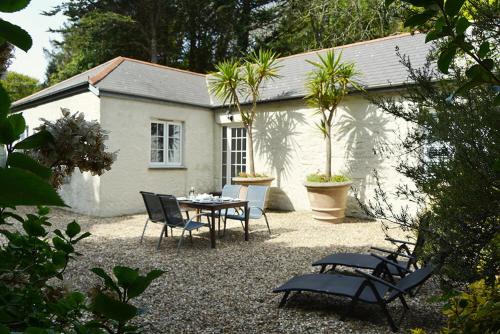 Helston House | St Corantyn Cottage