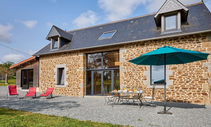 Saint-Aubin-de-Terregatte House | Stunning private villa for 6 guests with WIFI, TV, terrace and pets allowed