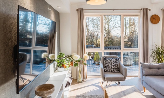 Ryde Cabin | St Helens 2-bed Lodge, Sleeps 4, Pets Ok & Pool