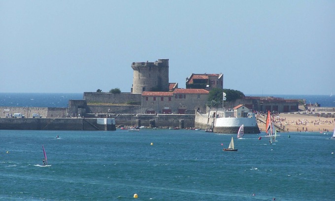 Ciboure Apartment | ST JEAN DE LUZ CIBOURE - T3 - Beaches and center on FOOT - PRIVATE PARKING - WIFI