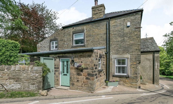Penistone Cottage | ST. JOHN'S COTTAGE, family friendly, with open fire in Penistone