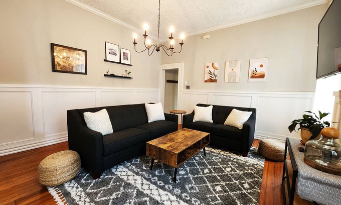 Benton Park House | St. Louis Modern Retreat - Spacious, Family-Friendly, Convenient Location!