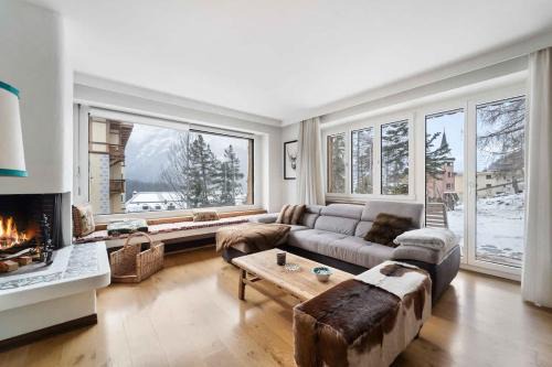St. Moritz Apartment | St Moritz 2bedr apt parking lake view