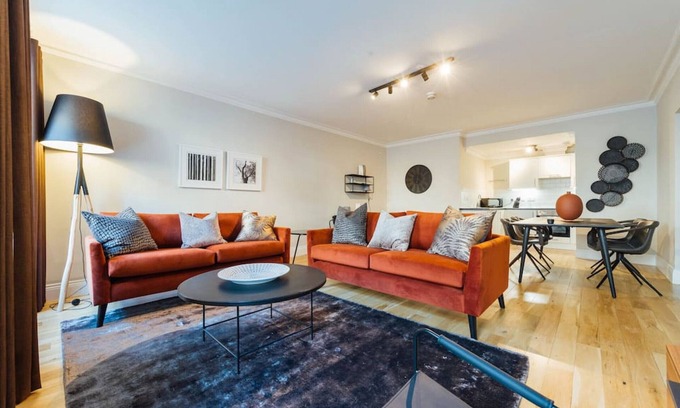 City Centre Glasgow Apartment | St Vincent Street · A Luxurious City Centre Main Door Apartment