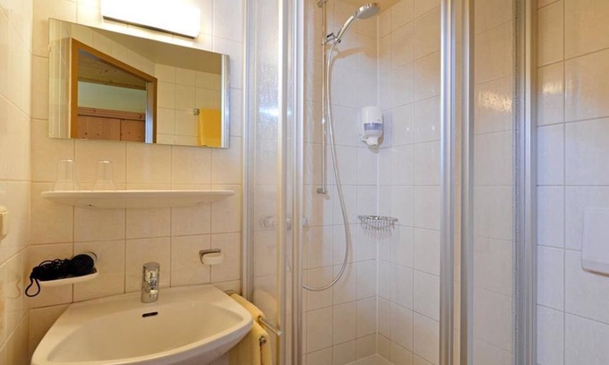 Scheffau am Wilden Kaiser Bed & Breakfast | Standard room 3, shower/WC, from 4 nights half board - Berggasthof Bärnstatt