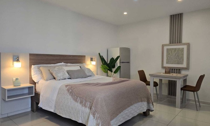 Cunucu Abao Apartment | Standard Studio in Aruba, pool, walking distance to Eagle Beach!