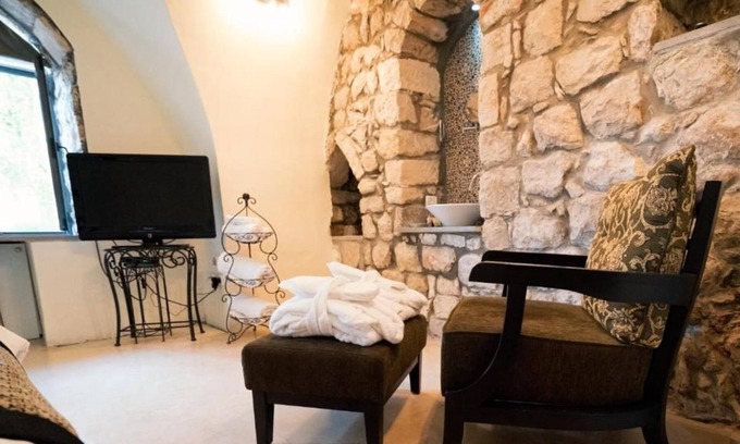 Artists Colony Cabin | Standard Suite