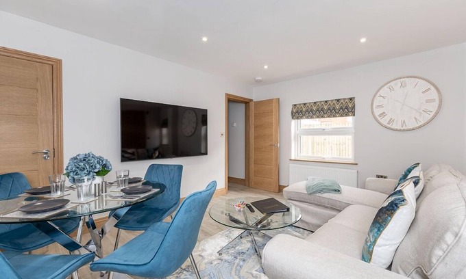 Reading House | Stanley House - 4-Bed, 4-Bath Home