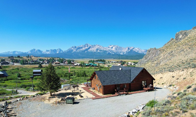Stanley Cabin | Stanley House - Hillside Cabin with Panoramic Views of the Sawtooth Mountains