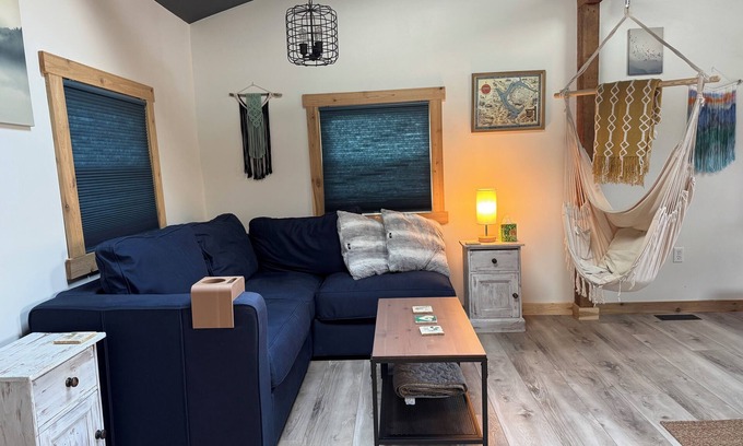 New Plymouth Cabin | Stargazer's Delight Cozy Hilltop Cabin on 20 Acres - 2 Bedroom w/Hot Tub