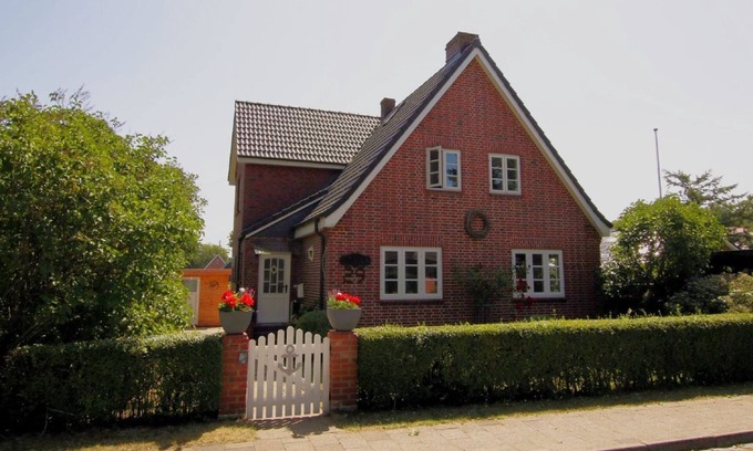 Wyk auf Foehr Apartment | Starklef 29, Whg. 1 - Holiday apartment in Wyk, 2 persons on the ground floor, 2-family house,