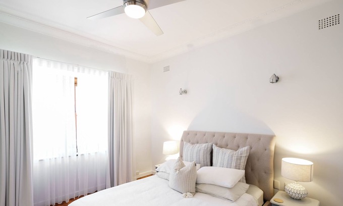 Wagga Wagga House | Stay at Meurant - 4 rooms/ 5 beds - central/medical precinct- wifi included