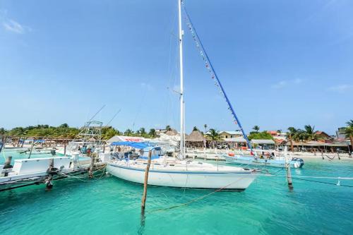 Centro - Supmza 001 Boat Rental | Stay for one night! Live on board experience