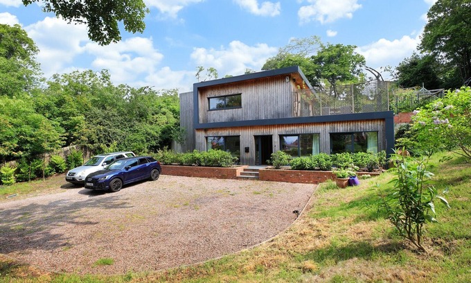 Ellemford House | Stay in luxury at Kingswood, a 2-bedroom architect-designed Edinburgh holiday home.