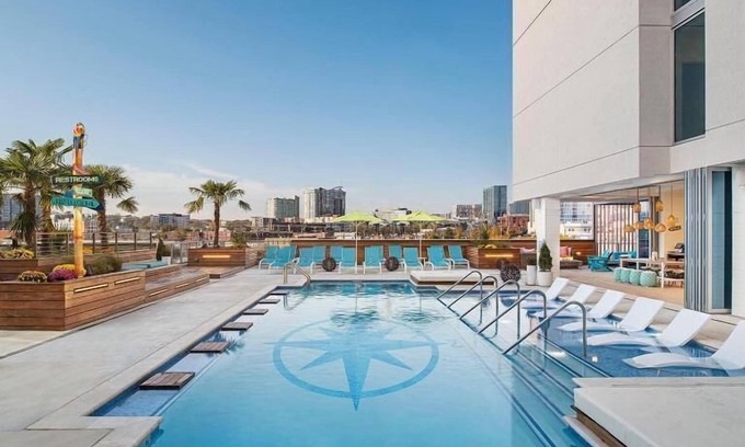 Sobro Hotel | Stay in the Heart of Nashville! Rooftop Bar & Pool/2 Spacious Units