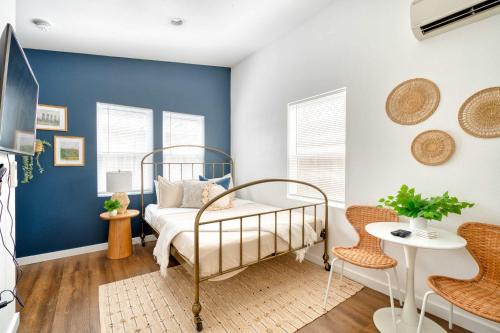 Kerns Apartment | Stay Portland - Beach Vibes Getaway near Burnside & Laurelhurst!