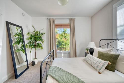 Corbett - Terwilliger - Lair Hill House | Stay Portland - Haven by the Hill - Downtown & OHSU Proximity!
