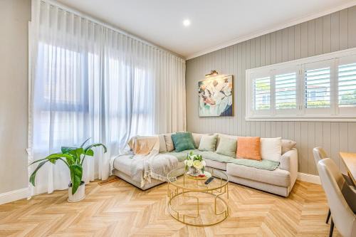 Surrey Hills House | StayAU Spacious 4BR Family Home in Surrey Hills