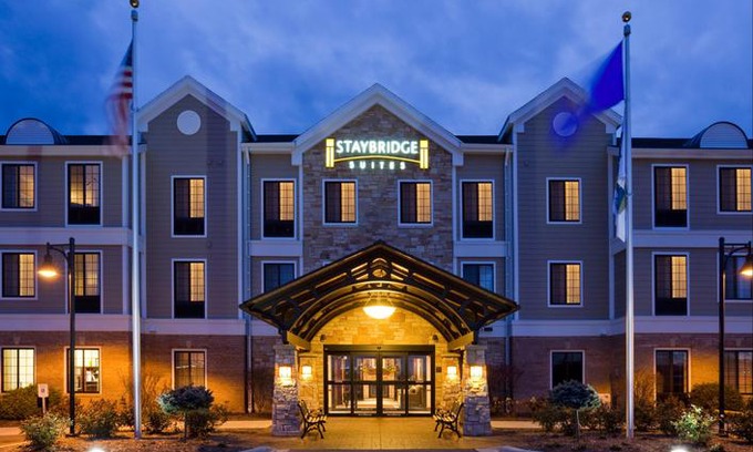 Oconomowoc Hotel | Staybridge Suites Milwaukee West-Oconomowoc