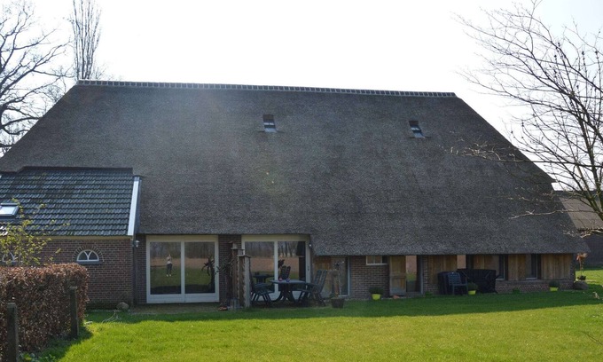 Geesteren Other | Staying in a thatched barn with box bed, beautiful view, region Achterhoek