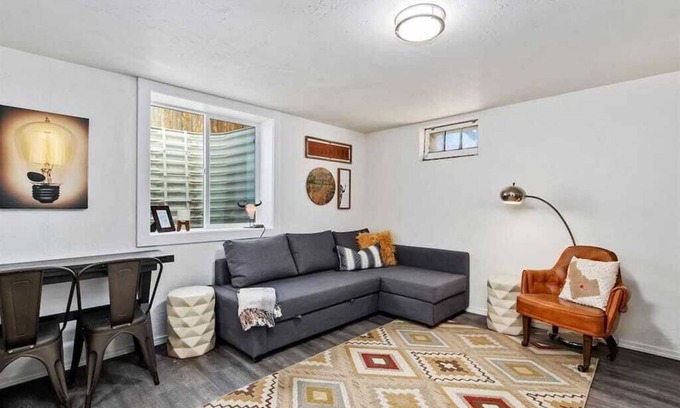 Twin Falls Apartment | #StayinMyDistrict Twin Falls Pendleton Chic Suite