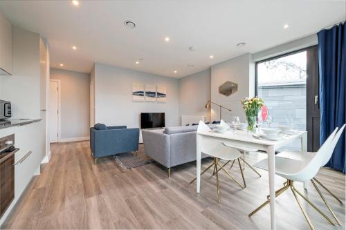 London Borough of Hounslow Apartment | Stayo Kew Gardens