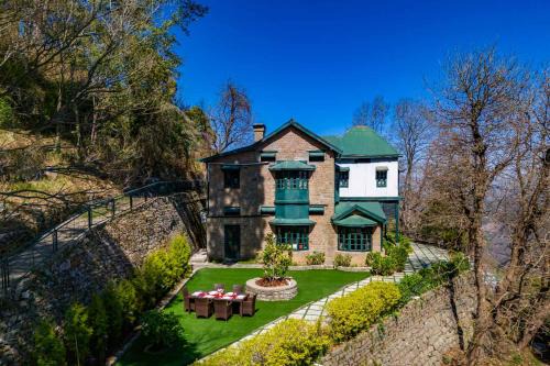 Kasauli Villa | StayVista at Padam Hill 3BR Pet Friendly Villa with Lawn at Kasauli