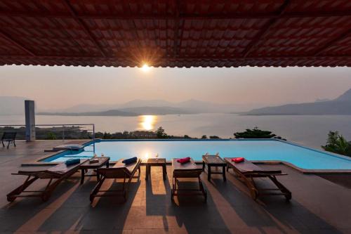 Thakursai Villa | StayVista's Princess - A Villa with Infinity Pool & Breathtaking Views