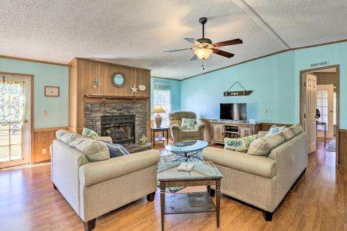 Steinhatchee House | Steinhatchee Home with Boat Parking 1 Mi to Marina