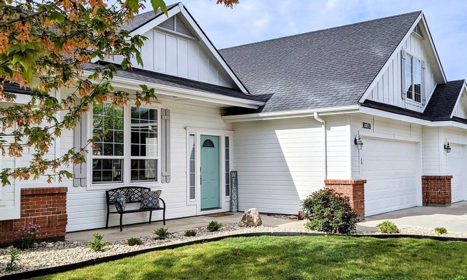 Star House | Stellar in Star - Spacious 4BR 2.5BA Near Eagle