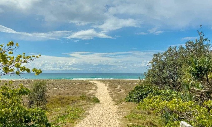 Bilinga Apartment | Step out to the Beach