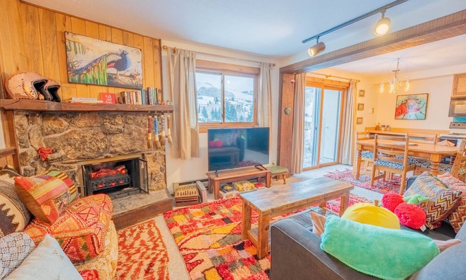 Crested Butte Condo | Steps from Slopes | Pool, Hot Tub + Ski Bus