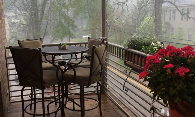 Oxford Condo | Steps from the Square