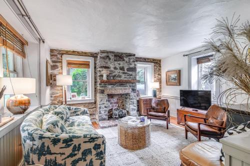 Finesville House | Steps to Delaware Canal Enchanting Stone Cottage!