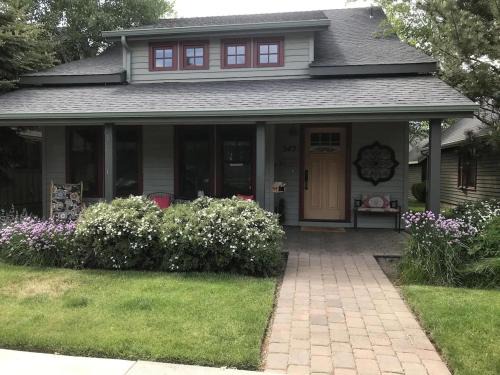 Sisters House | Steps to Downtown & Amazing Views-Hot Tub/Pool/AC