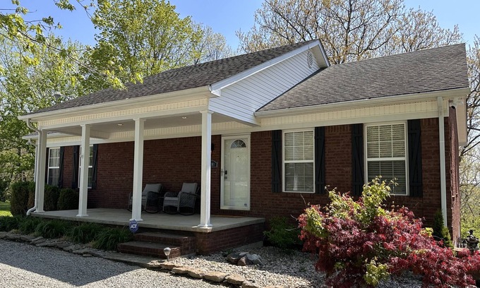 Bardstown House | Still Hill- Bourbon Trail Home on 5 acres with a hot tub and fire pit