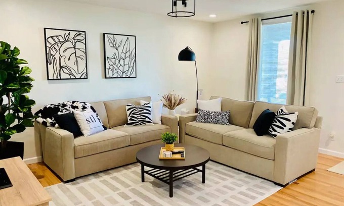 The Hill House | STL Family Favorite Gem.Heart of The Hill: SLU,WashU, Forest Park,Yard,Arch,BJC