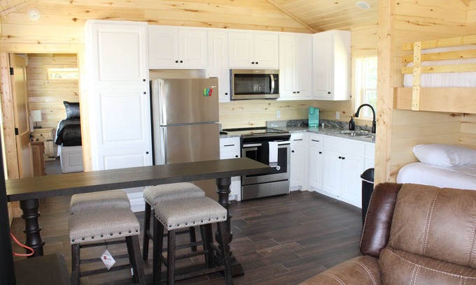 Shreveport Cabin | Stone Cabin with Hot Tub & Spectacular View at God's Country Resort