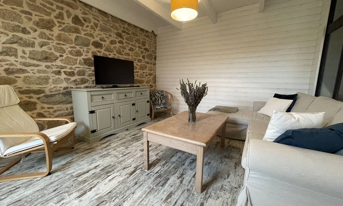 Trelevern House | Stone farmhouse for 6 people with heated swimming pool