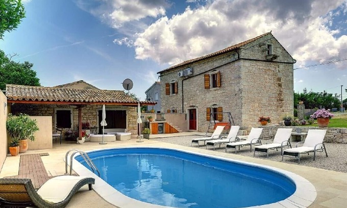 Hreljici House | Stone house, 5 km to the beach, private pool, 8 people, free WiFi, terrace, BBQ
