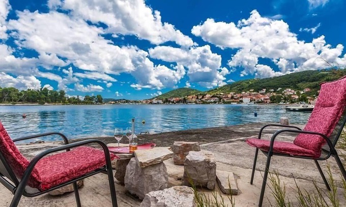 Preko House | Stone house near the beach with a whirlpool