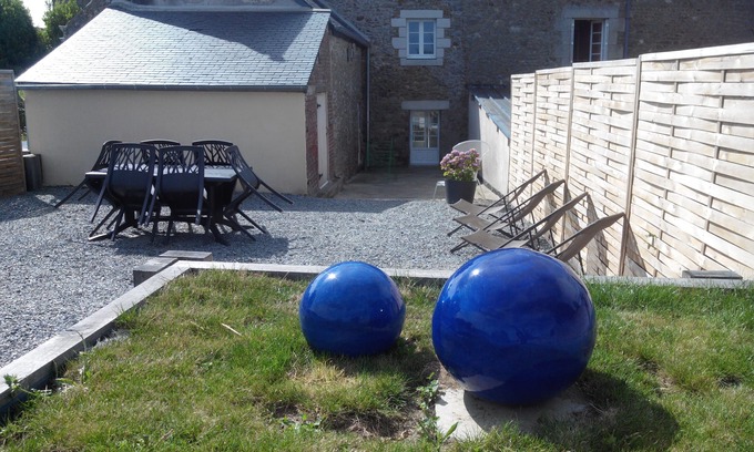 Pleurtuit House | Stone house renovated on 3 levels combining stone and modern material