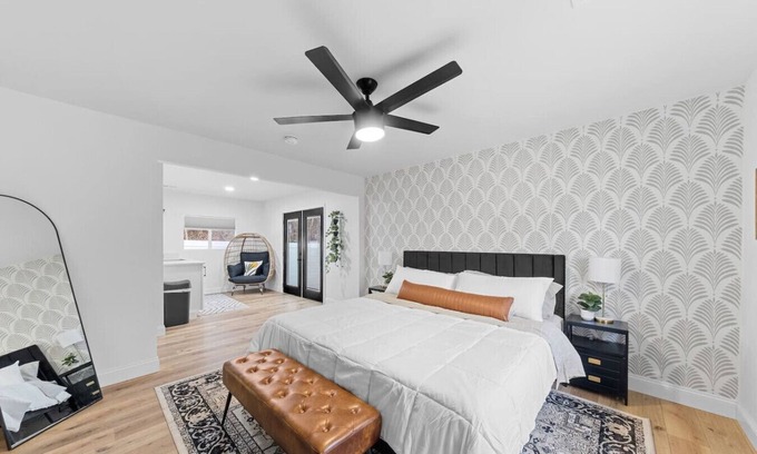 St. Charles Apartment | STOP | LOOK | FALL SALE | Game RM 1blk to Family Arena .5 ACRES