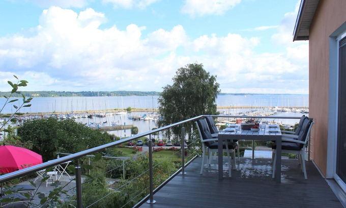 Murwik House | Strandfrieden - fireplace, sauna, washing machine, 2 terraces, garden furniture, garden