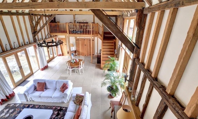 Ewhurst Green House | Strawberry Hole Barn