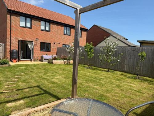 Clyst St Mary House | Strikingly Stylish Exeter Retreat - Modern 3-Bed