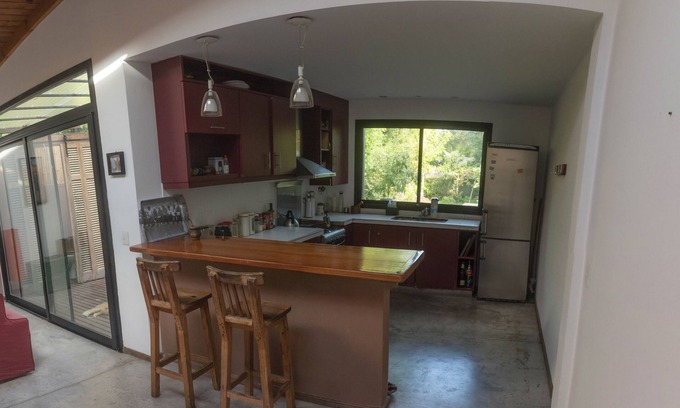 Tigre Bed & Breakfast | Studentenkamer in een Riant Huis in Tigre met Tuin en Zwembad