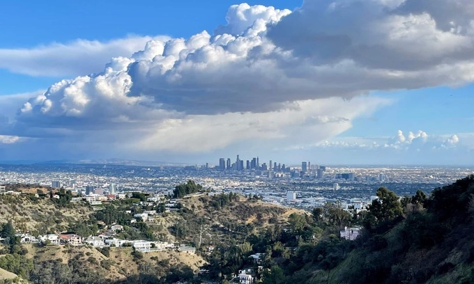 Hollywood Hills West Apartment | STUDIO 1080 HOLLYWOOD - Unobstructed Jetliner Views of Downtown Los Angeles